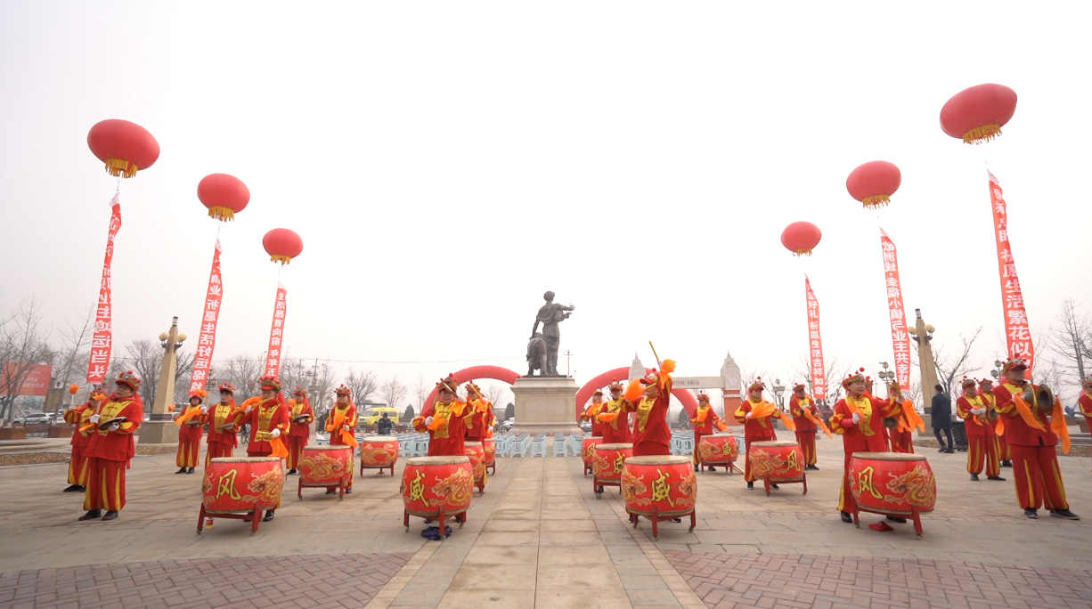 龍?zhí)ь^賞舞獅，二月二齊聚歐洲城·幸福小鎮(zhèn)(圖1)